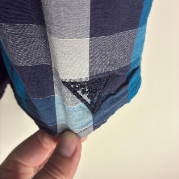 GUESS Men’s Large Blue Plaid Long Sleeve Button-Down Shirt - Picture 7 of 9